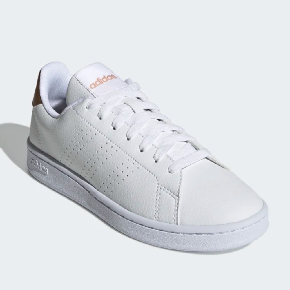 White Adidas Advantage Sneakers Size 9
